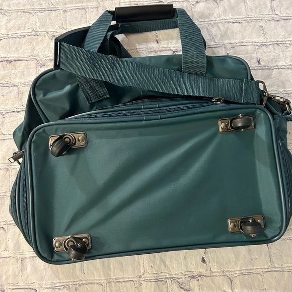 VINTAGE JAQUAR GREEN AND BLACK CARRY ON BAG HAS WHEELS AND VERY SPACIOUS - Picture 6 of 11
